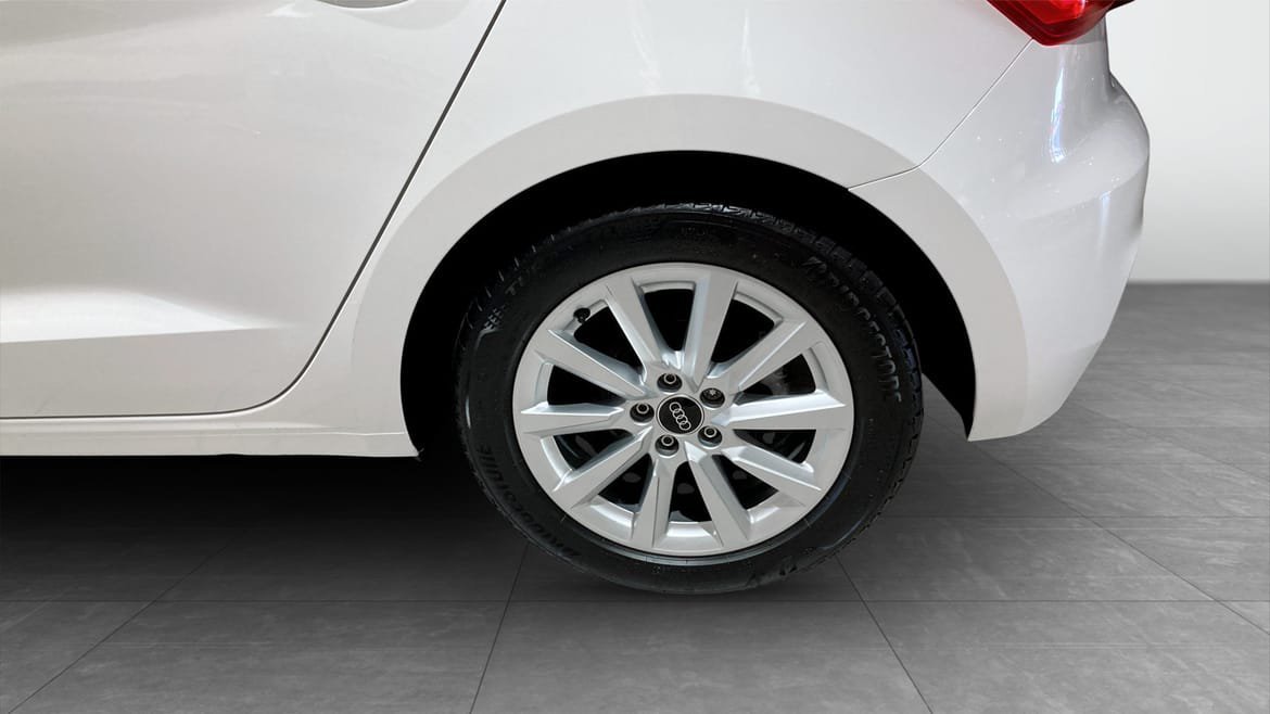 Vehicle Image 6