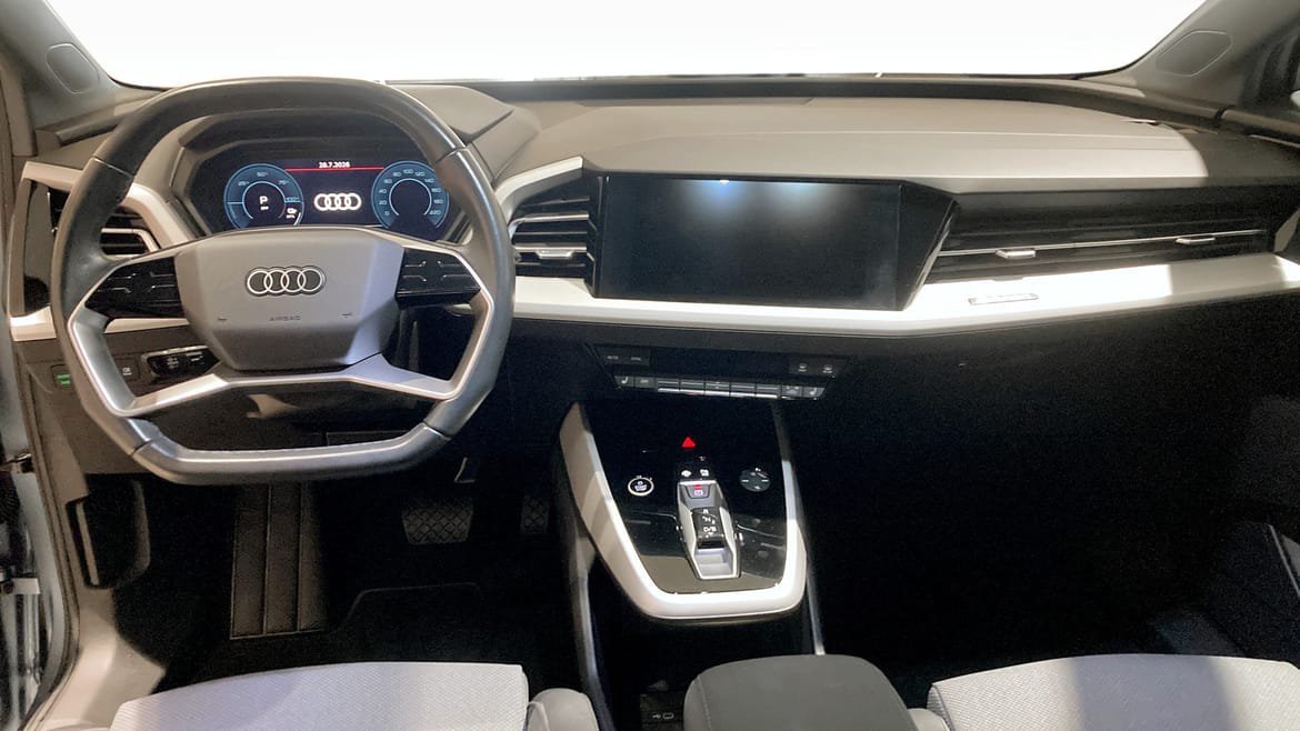 Vehicle Image 10