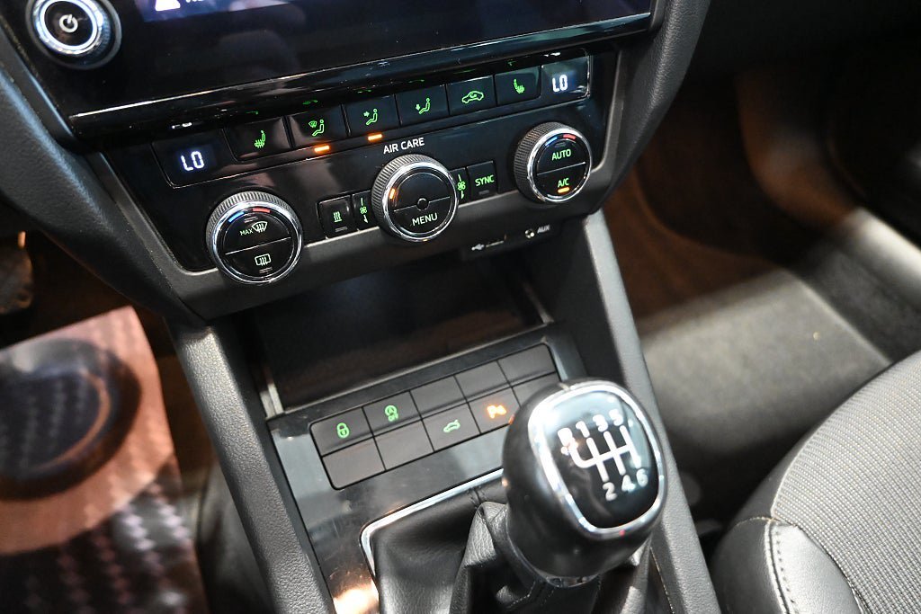 Vehicle Image 23