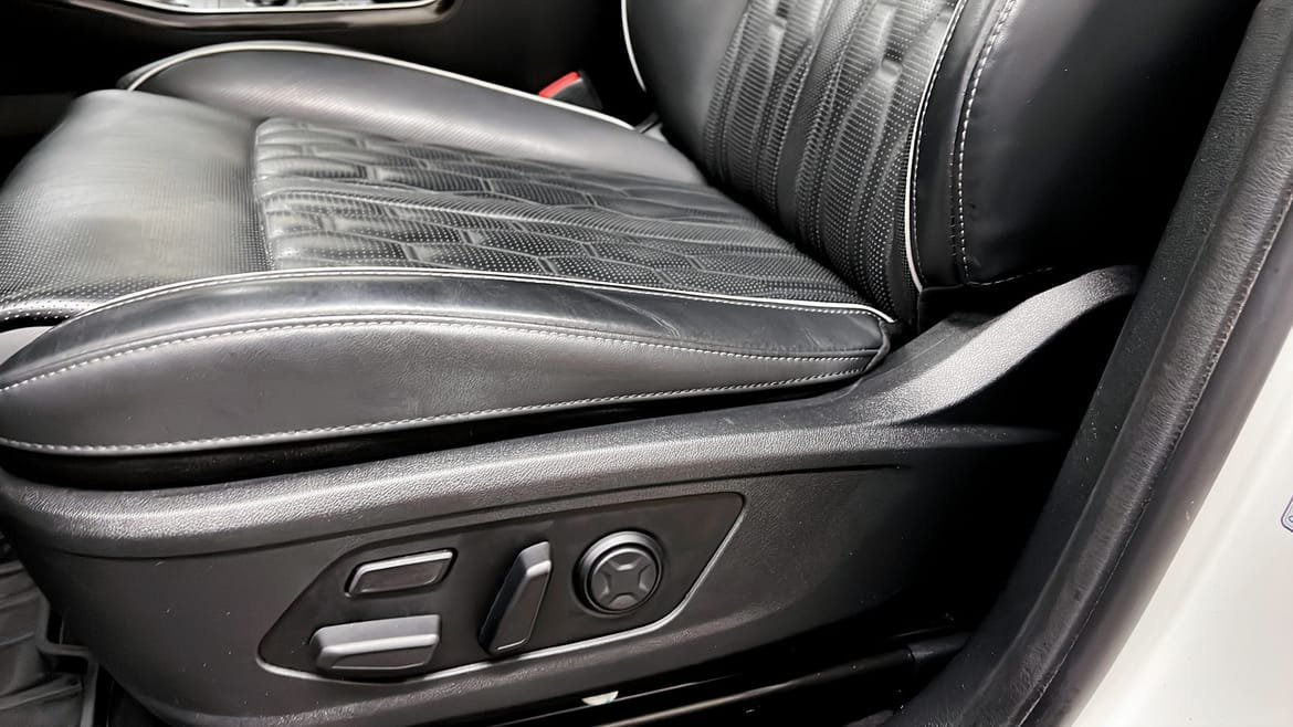Vehicle Image 19