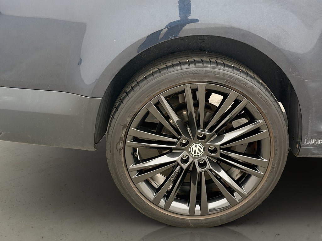 Vehicle Image 25