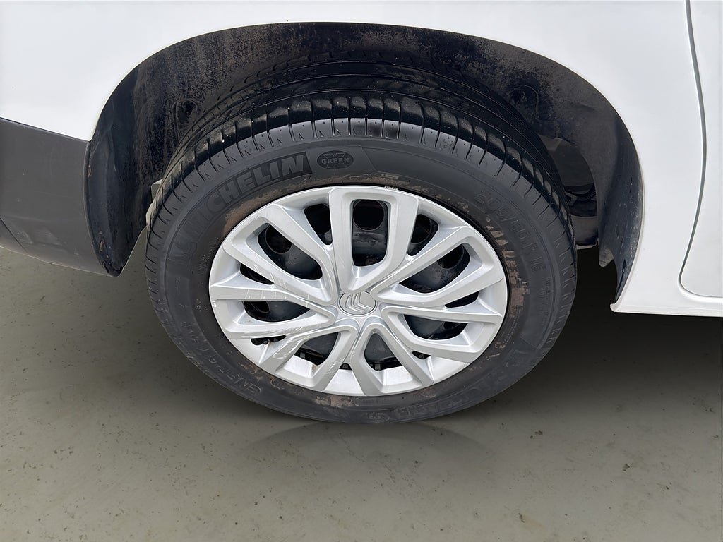 Vehicle Image 27