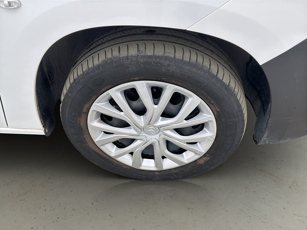 Vehicle Image 28