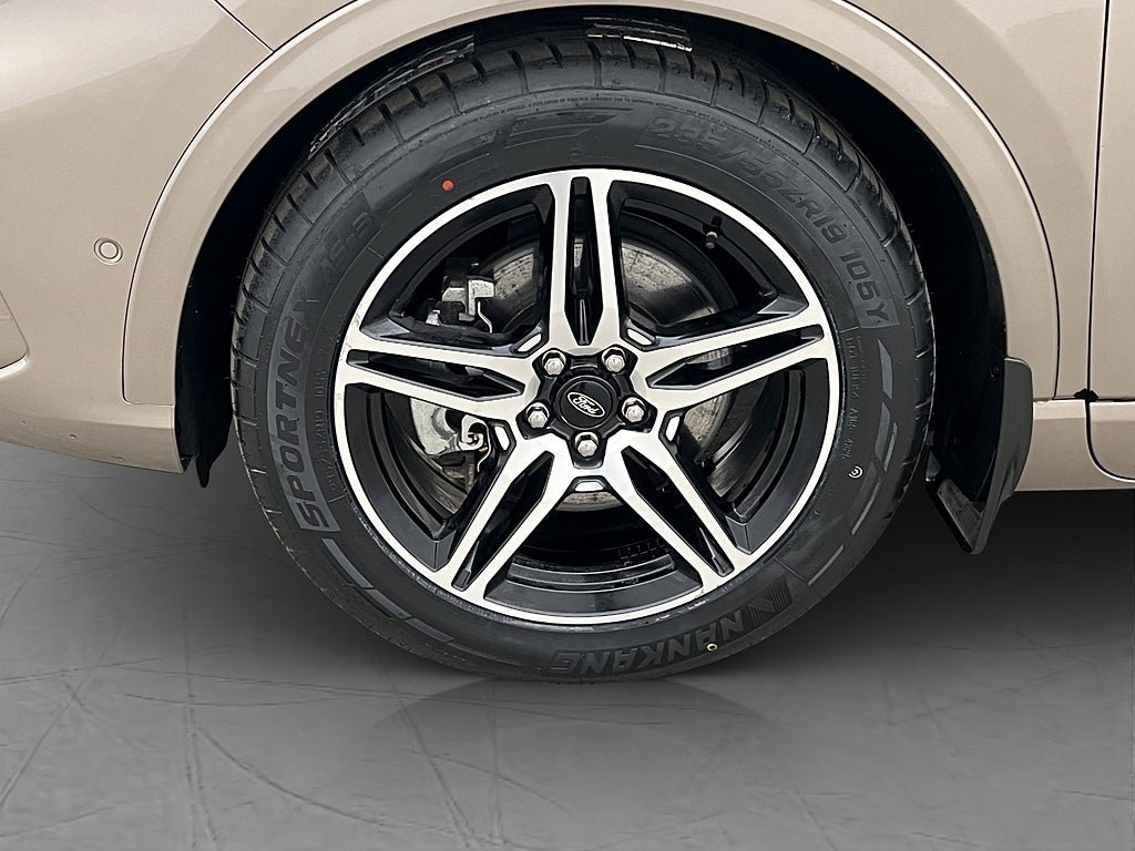 Vehicle Image 30
