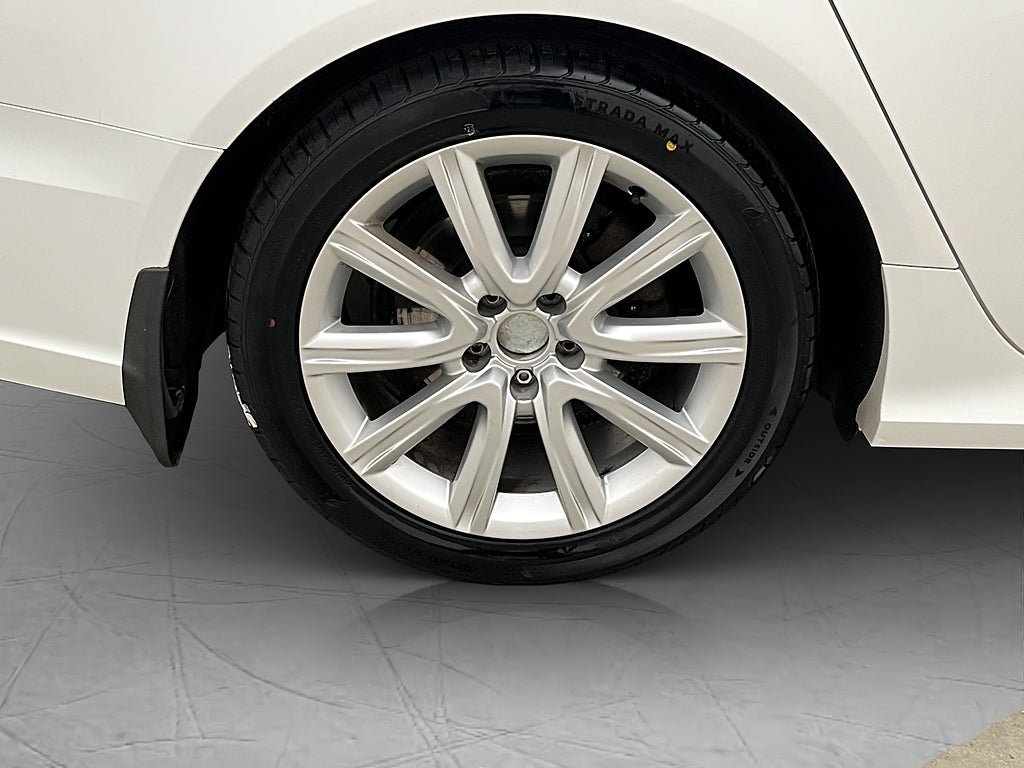 Vehicle Image 30