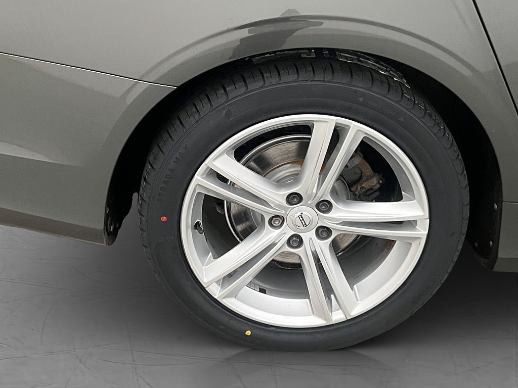 Vehicle Image 35