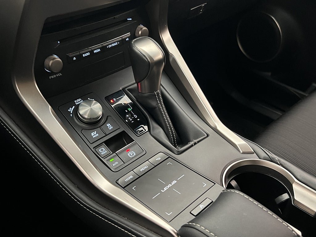 Vehicle Image 24