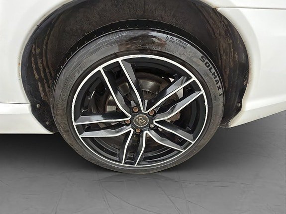 Vehicle Image 32