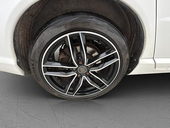 Vehicle Image 33