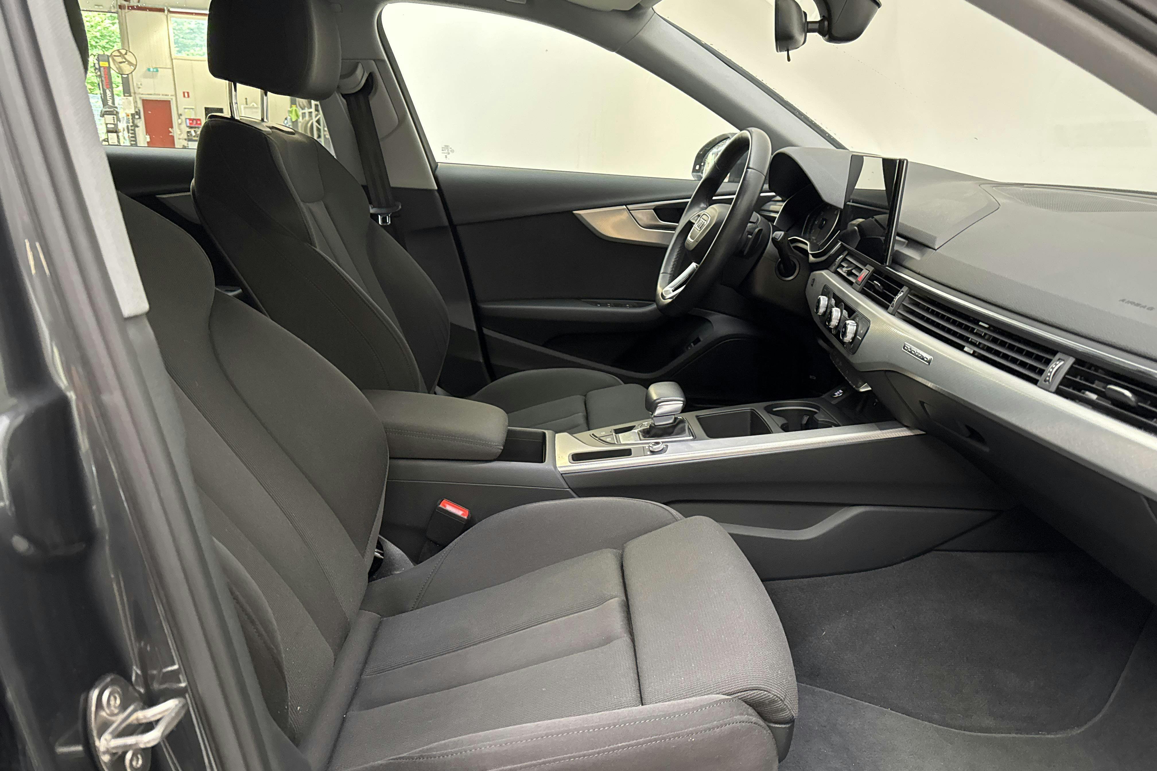 Vehicle Image 7