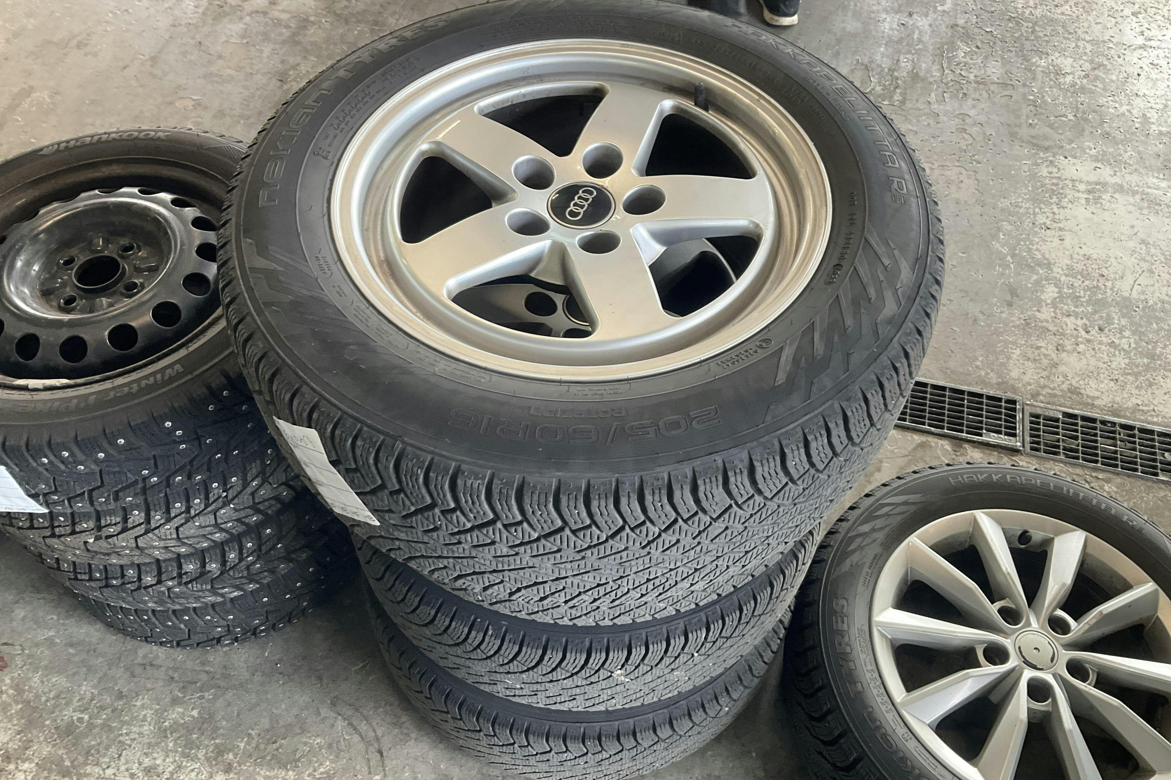Vehicle Image 12