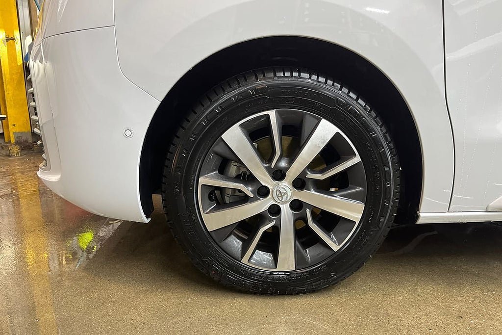 Vehicle Image 16
