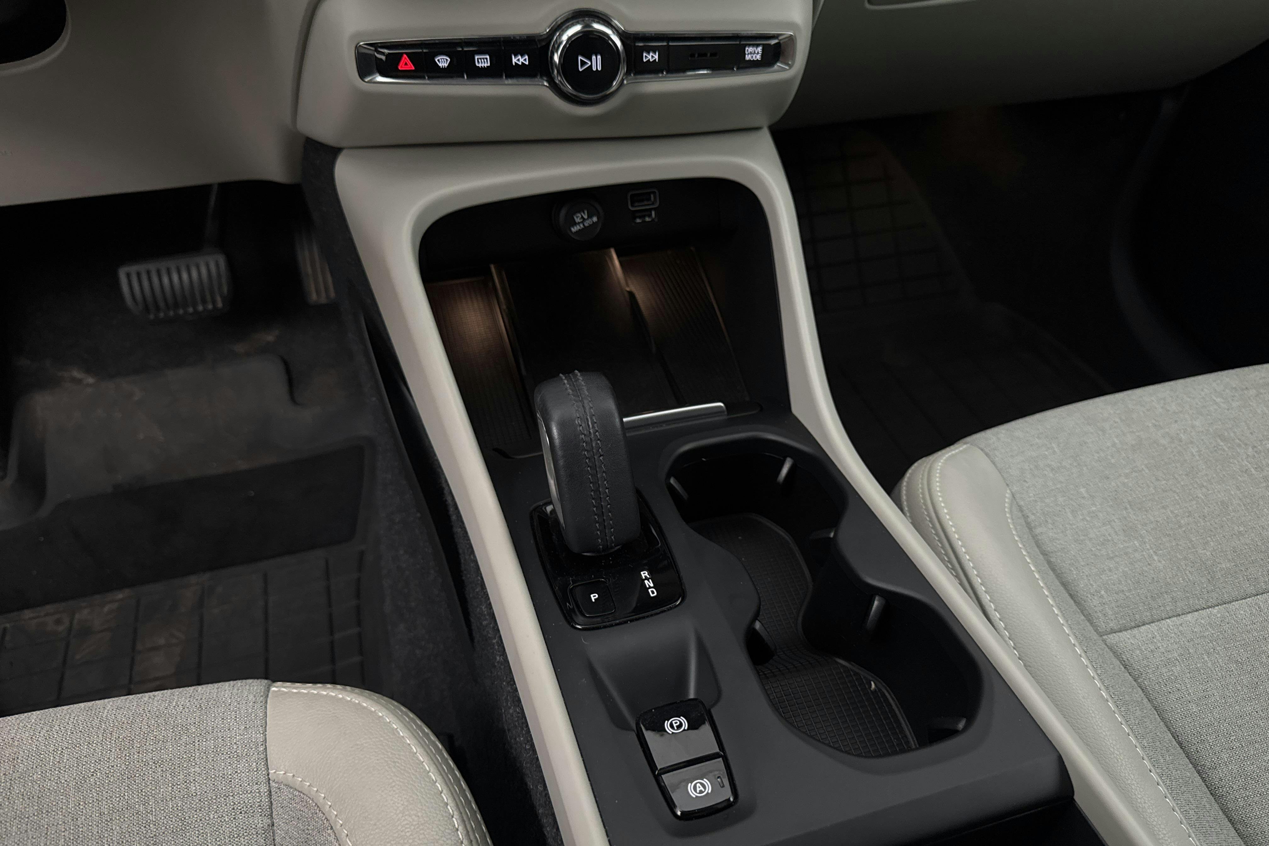 Vehicle Image 18