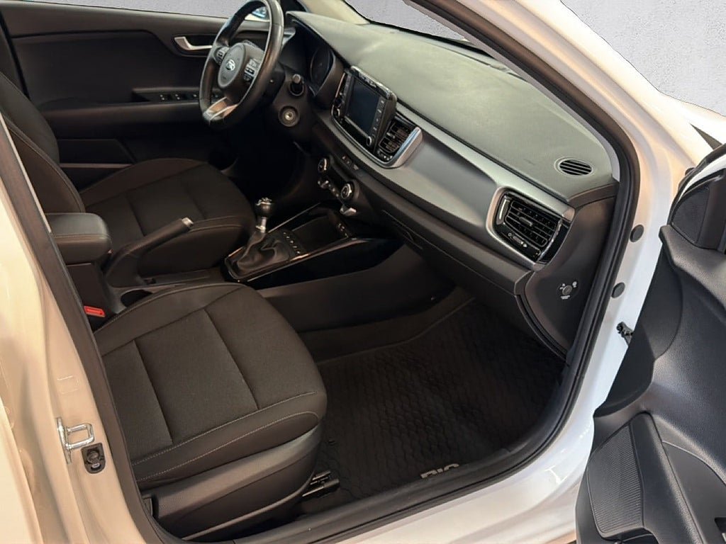 Vehicle Image 12