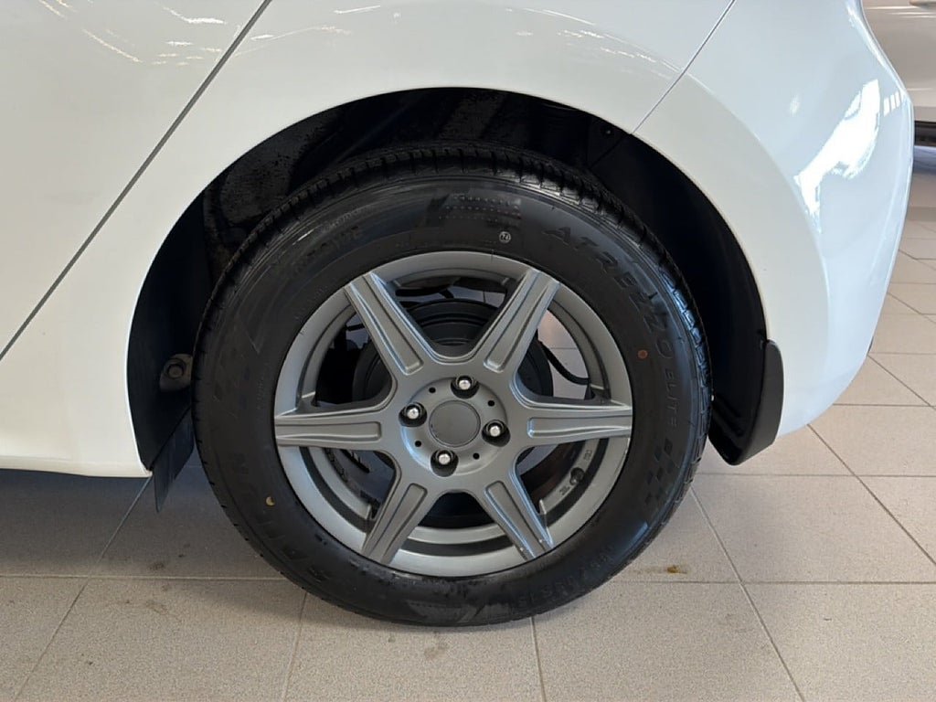 Vehicle Image 17
