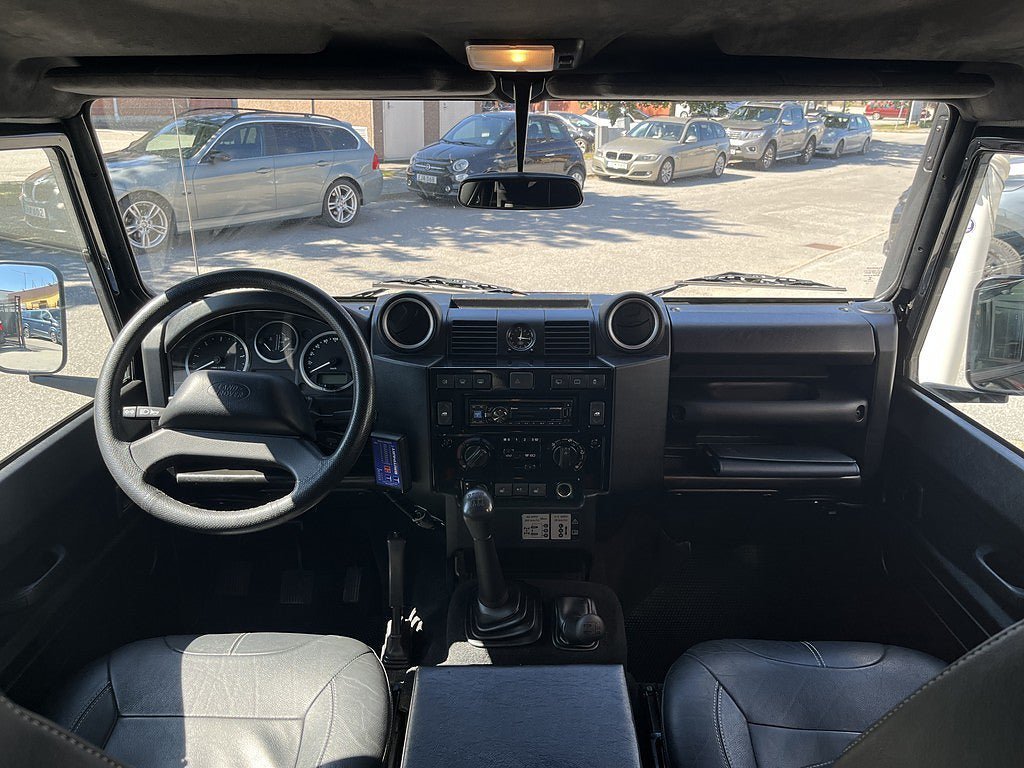 Vehicle Image 25