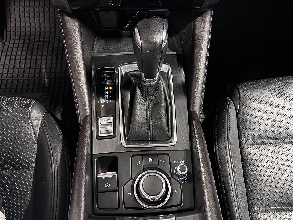 Vehicle Image 12