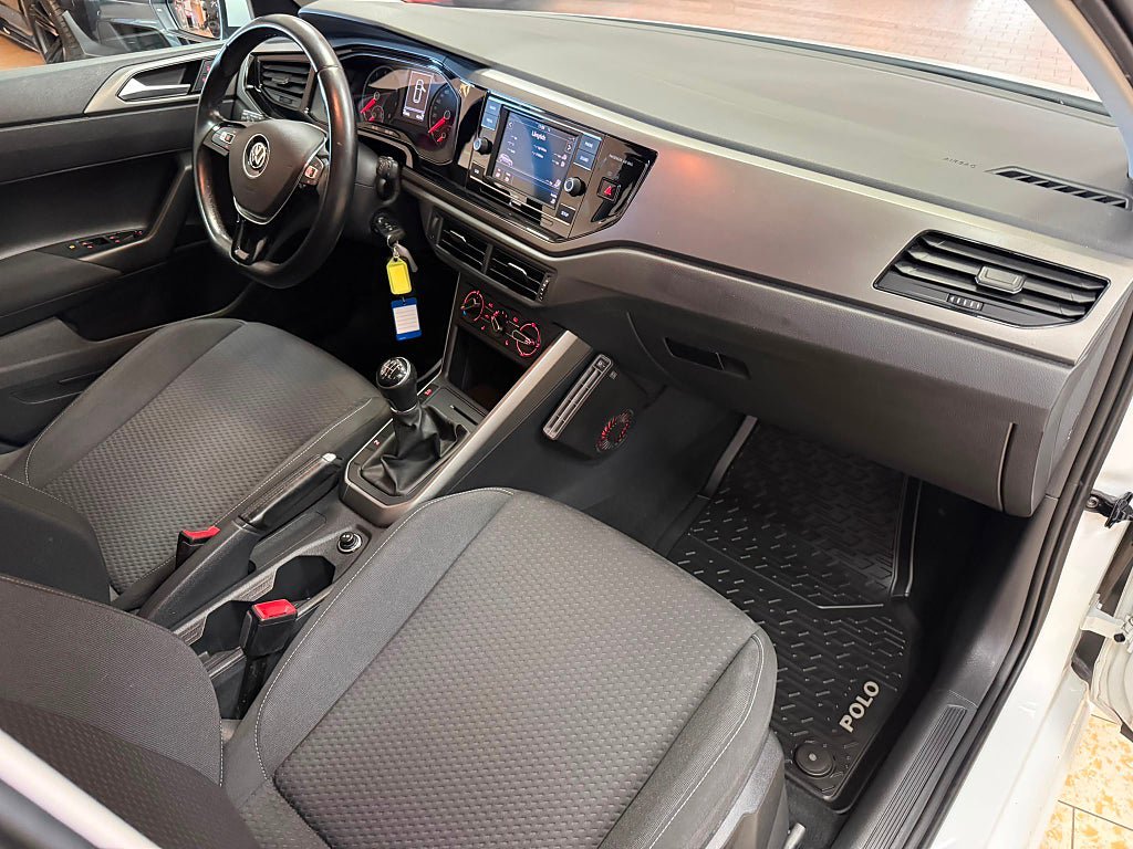Vehicle Image 16