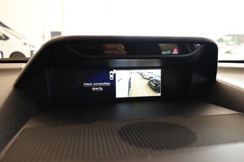Vehicle Image 25