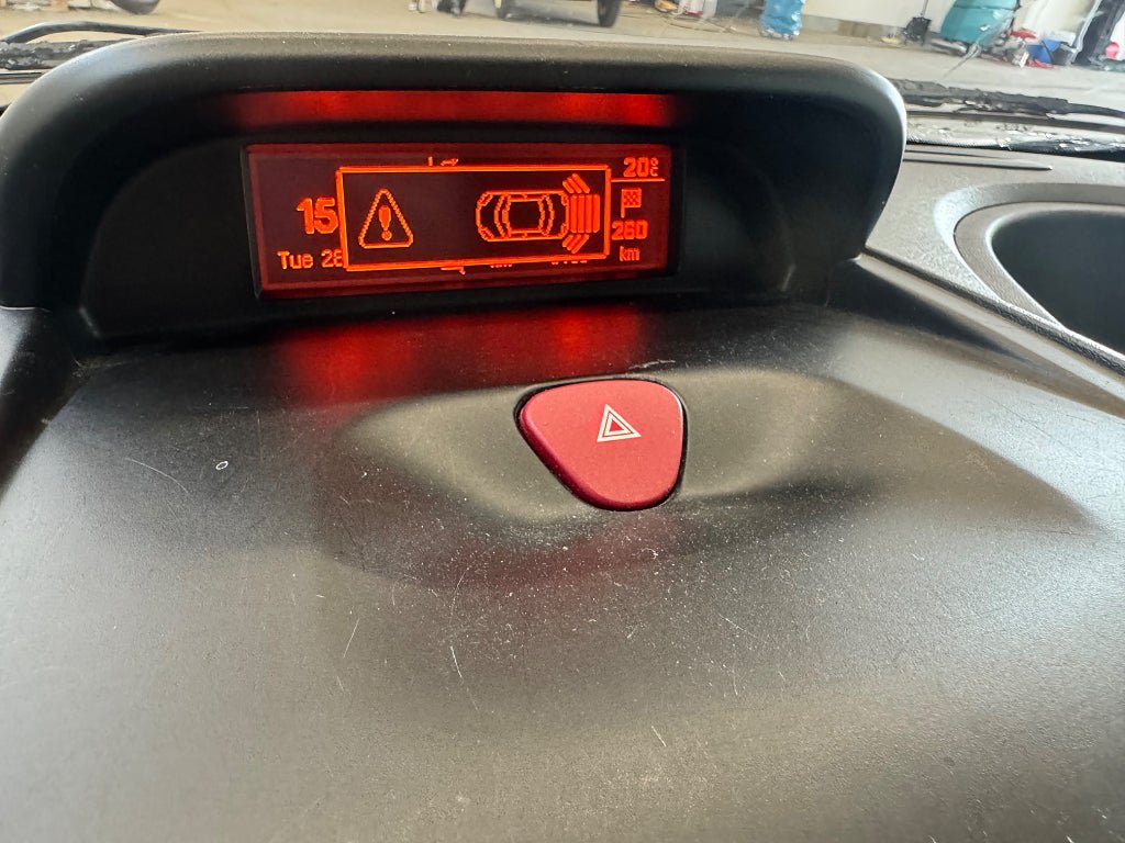 Vehicle Image 9