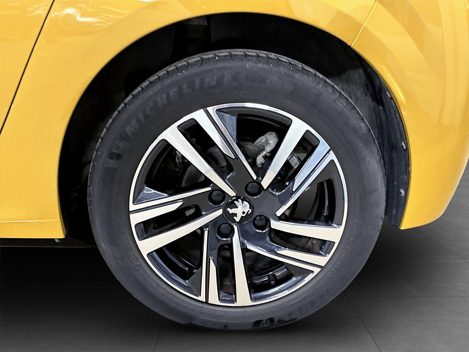 Vehicle Image 18