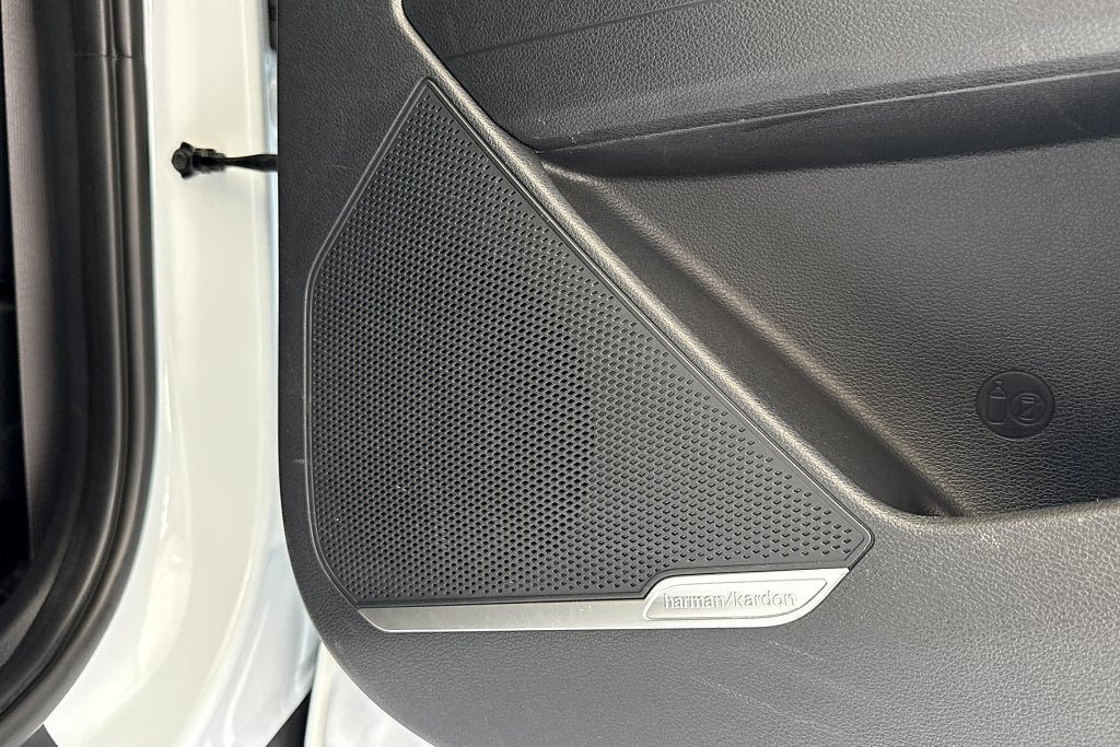 Vehicle Image 23