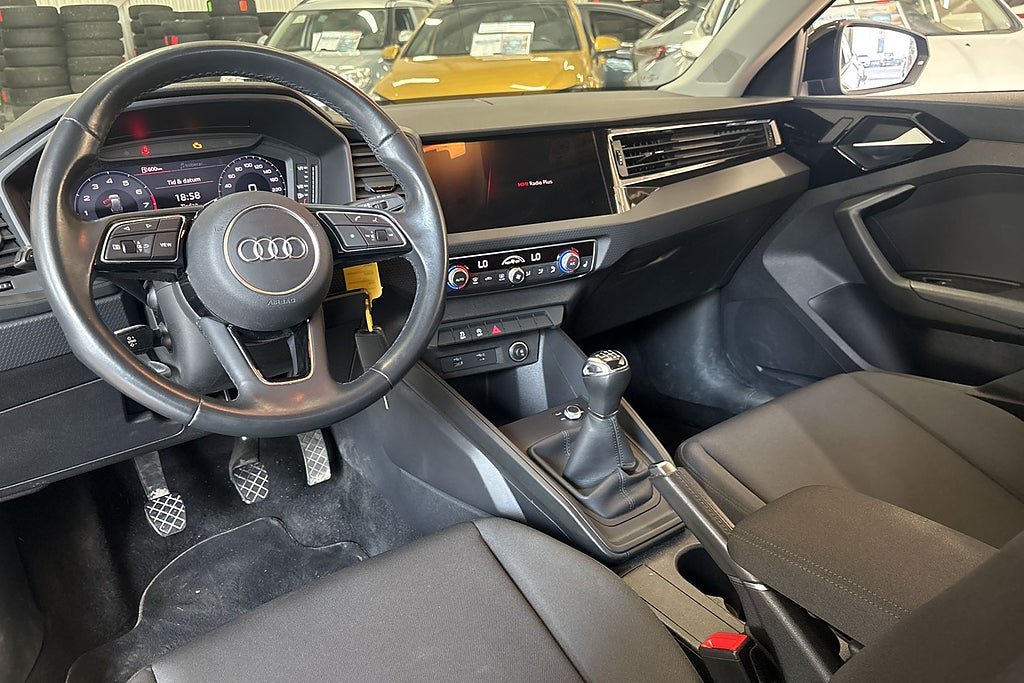 Vehicle Image 13