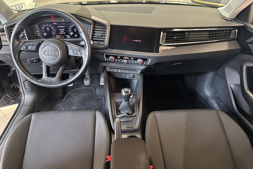 Vehicle Image 14