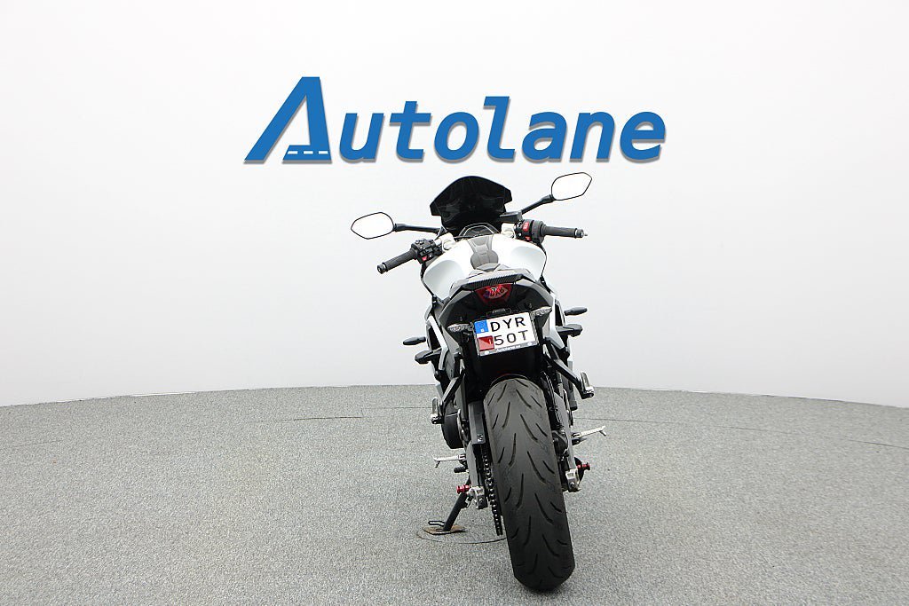 Vehicle Image 8