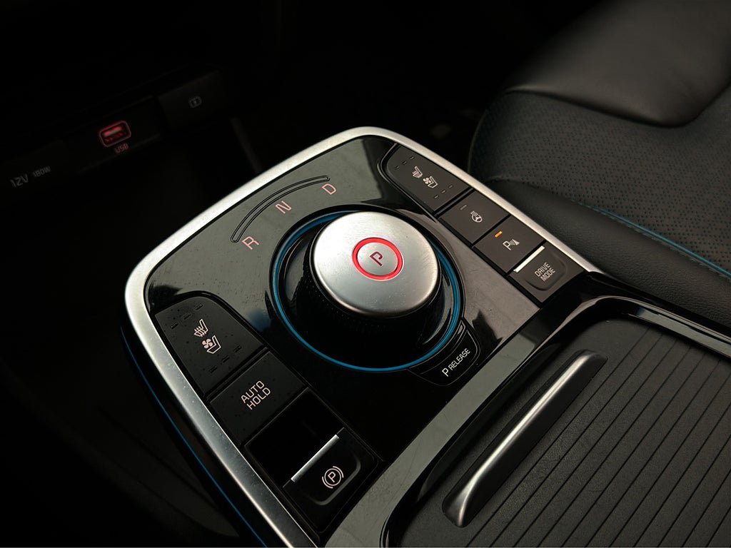 Vehicle Image 25