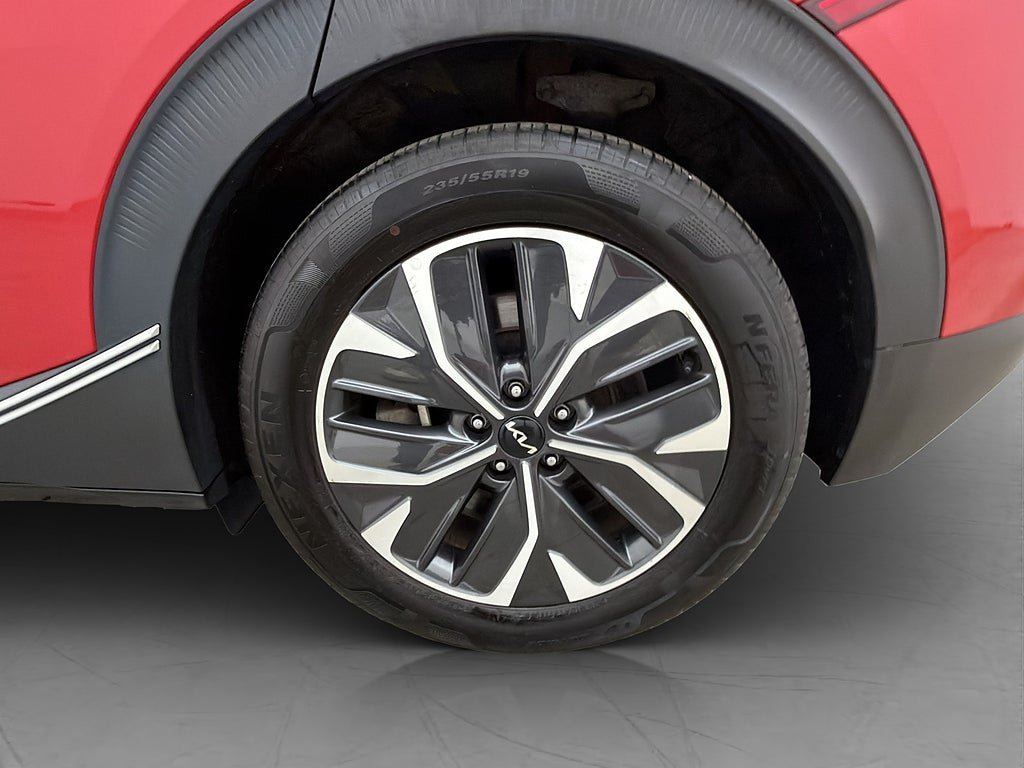 Vehicle Image 35