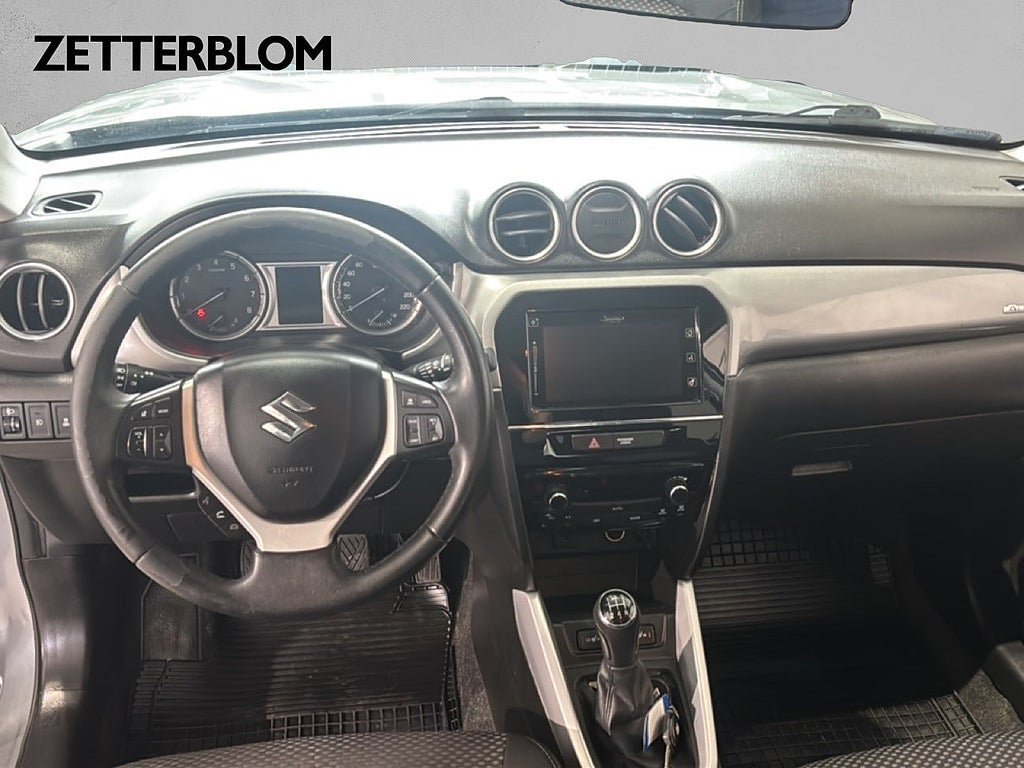 Vehicle Image 10