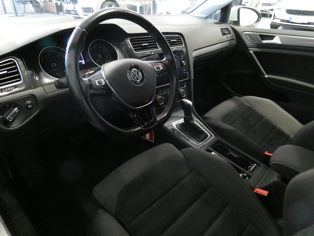Vehicle Image 12