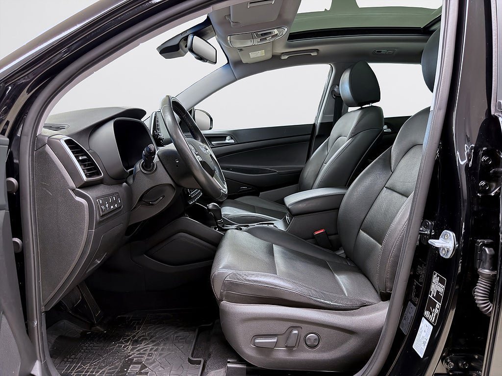 Vehicle Image 12