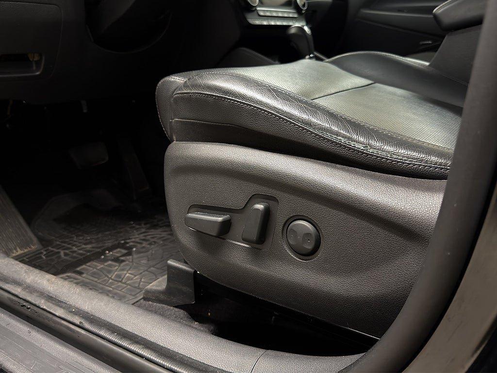 Vehicle Image 14