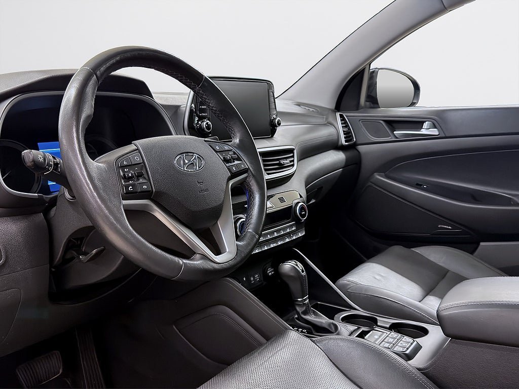 Vehicle Image 16