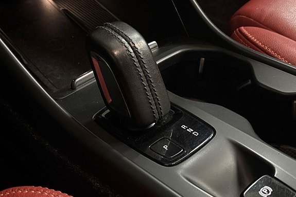 Vehicle Image 24