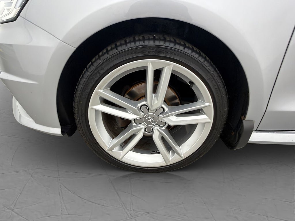 Vehicle Image 25