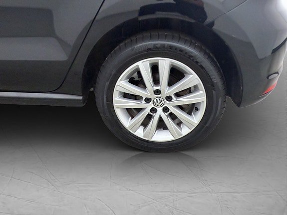 Vehicle Image 25