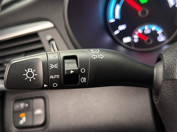 Vehicle Image 32