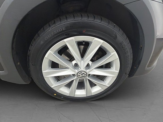 Vehicle Image 32