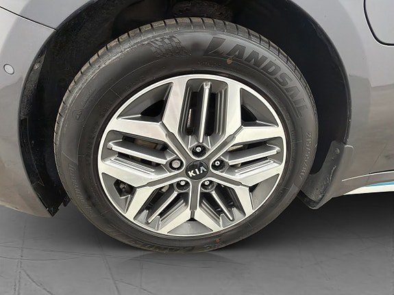 Vehicle Image 38