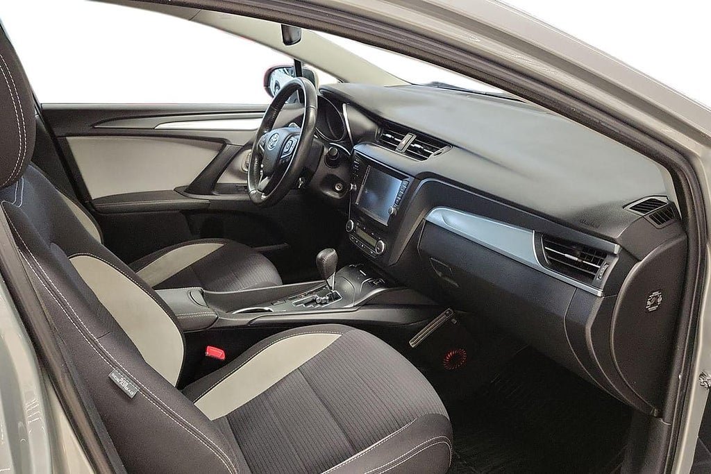 Vehicle Image 6