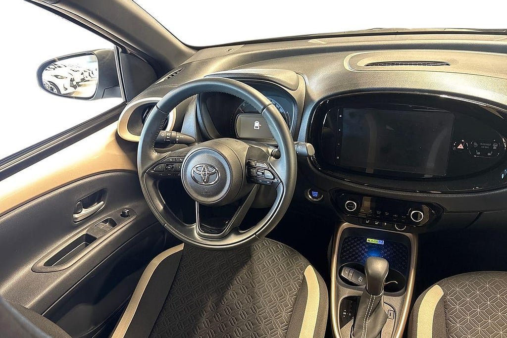 Vehicle Image 11