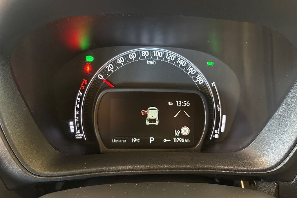 Vehicle Image 16