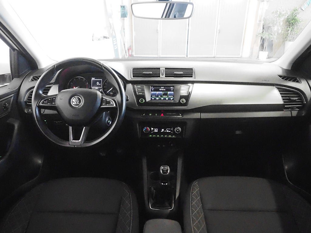 Vehicle Image 14