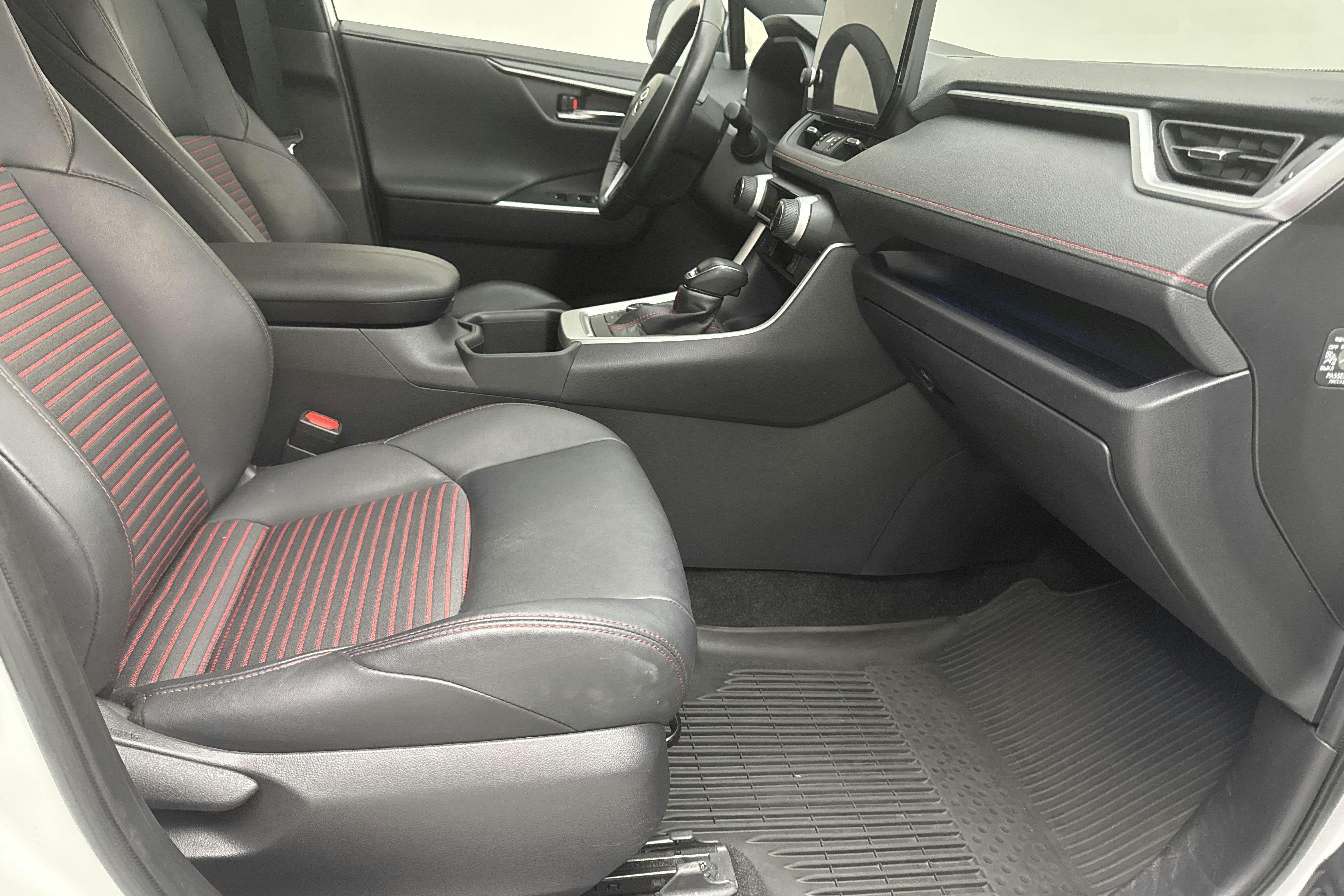Vehicle Image 7