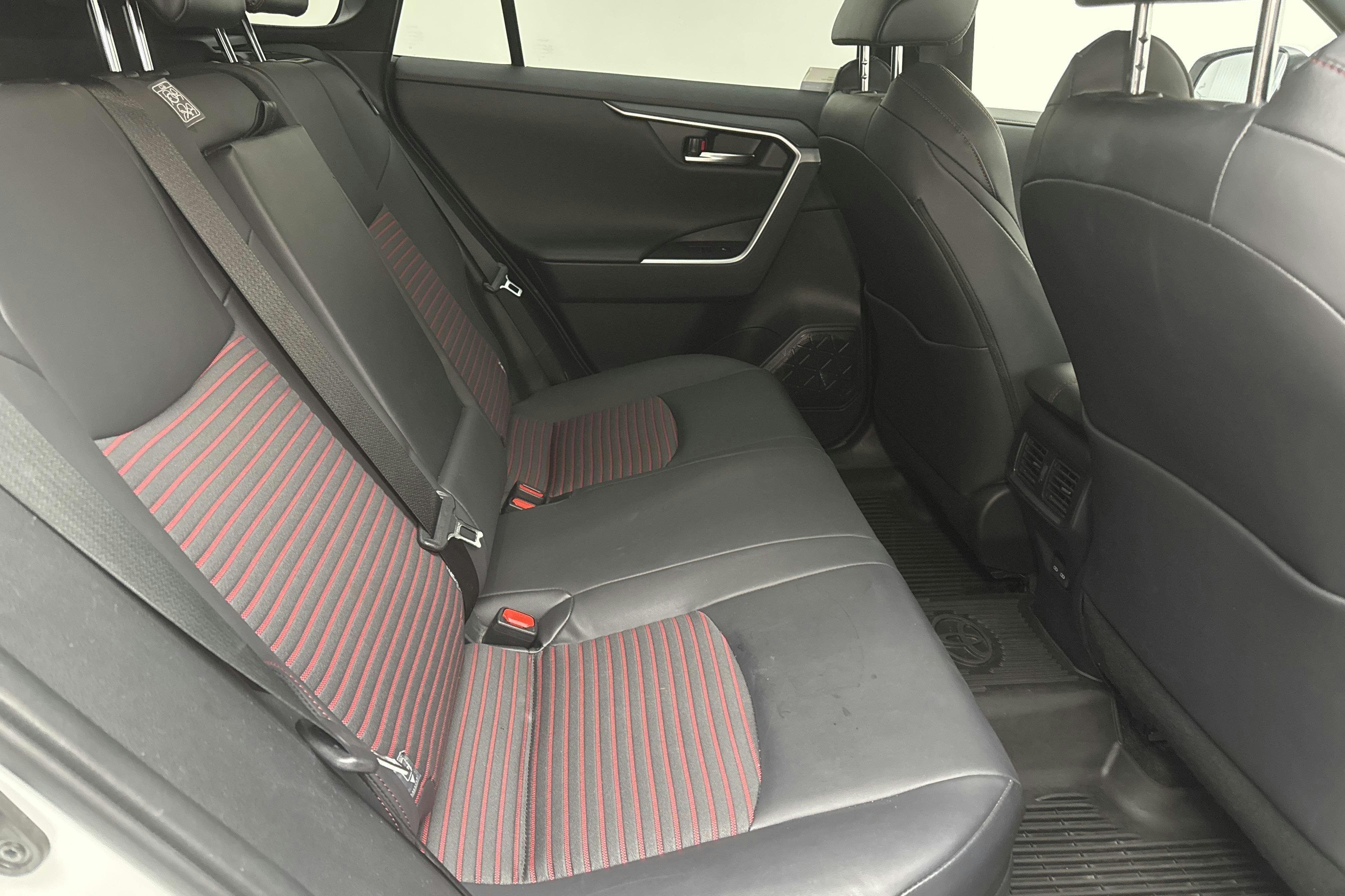 Vehicle Image 8