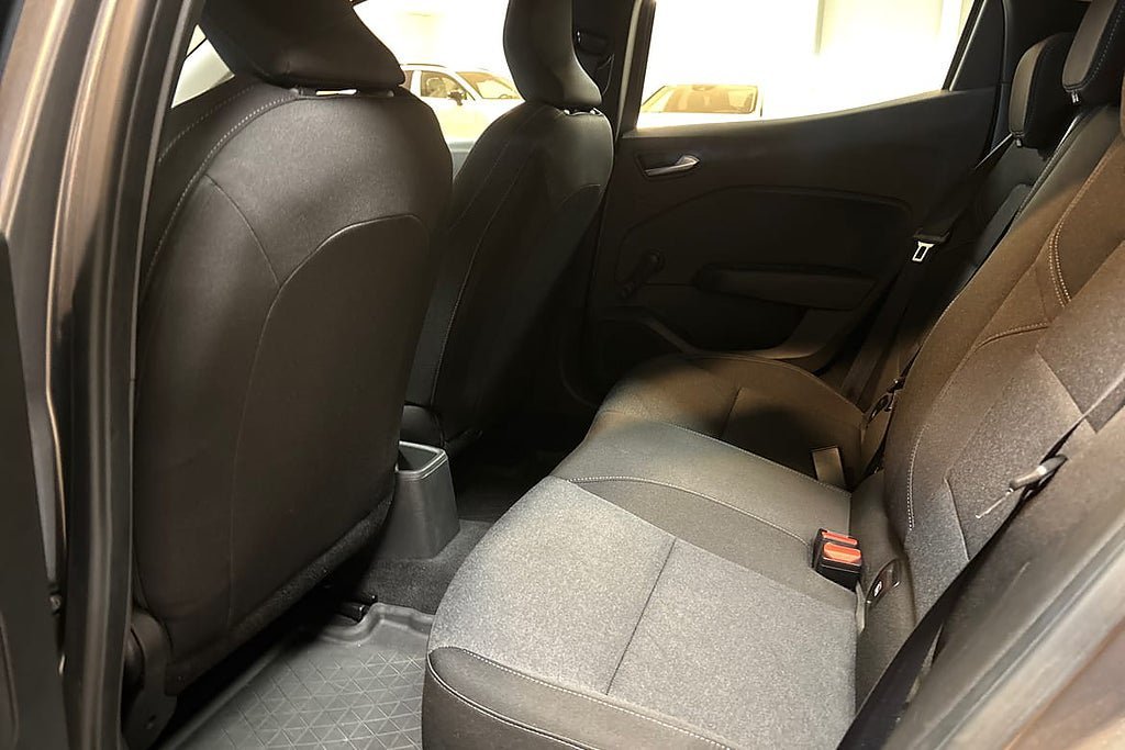 Vehicle Image 12
