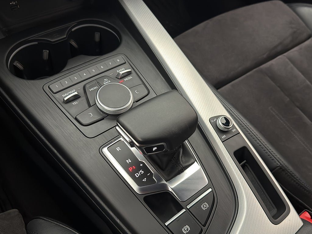 Vehicle Image 25